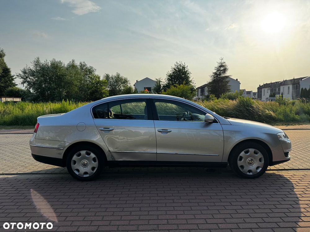 Volkswagen Passat 1.6 FSI Highline - 5