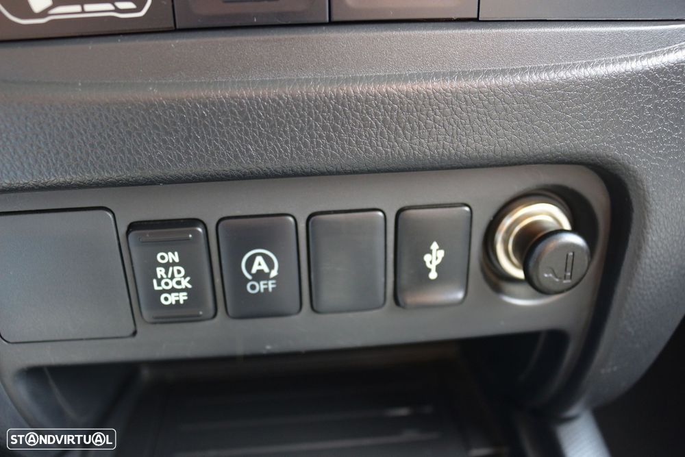 Mitsubishi L200 2.3 DI-D Space Cab Invite Strakar Look 4WD - 33