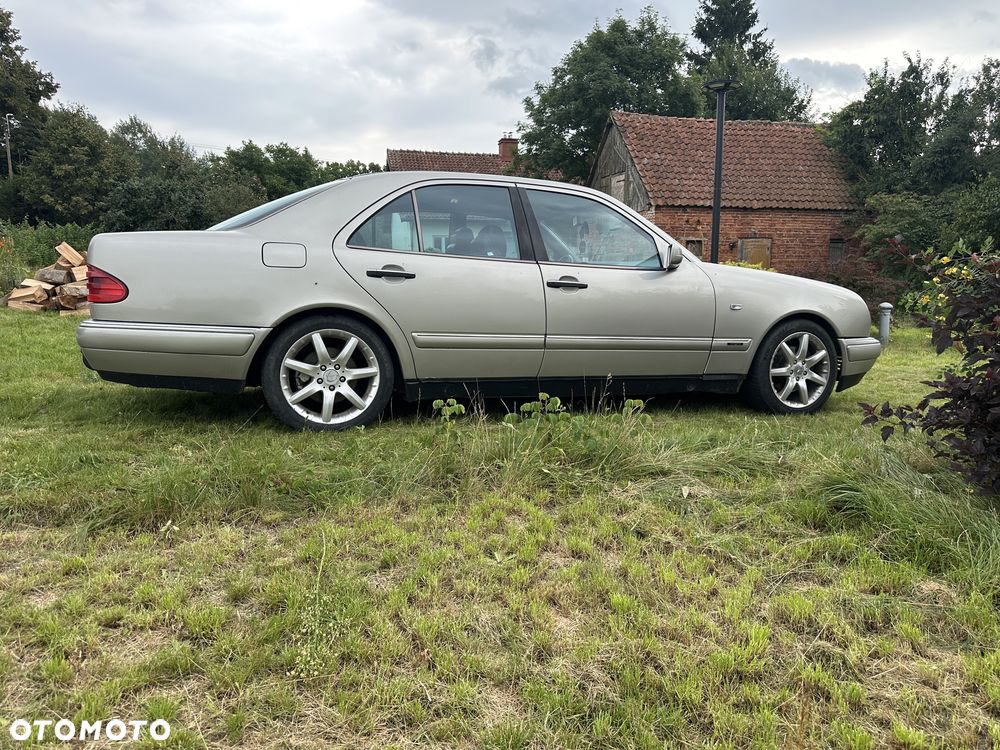 Mercedes-Benz Klasa E - 4