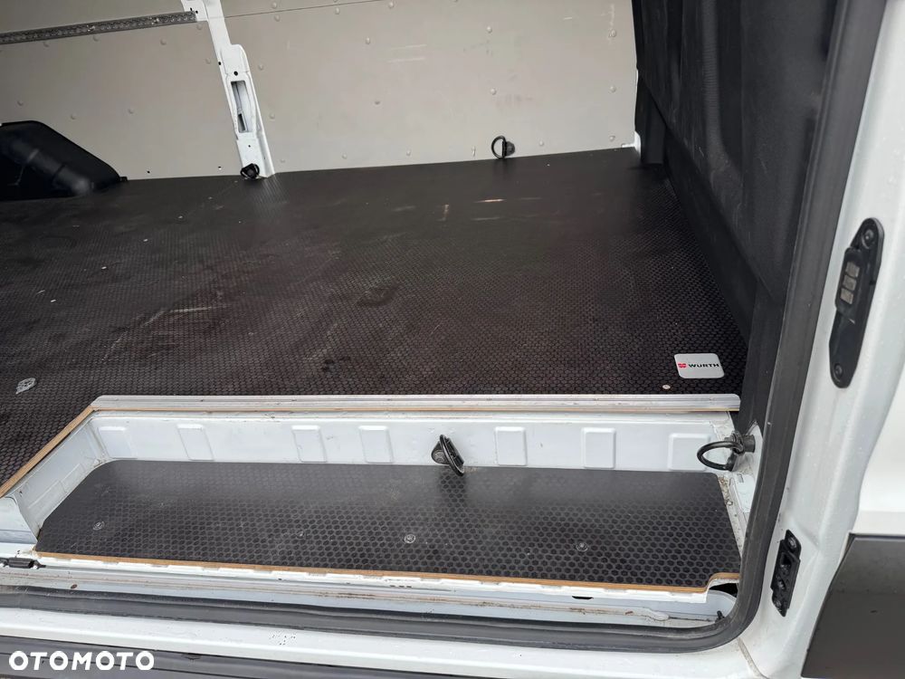 Ford Transit - 12