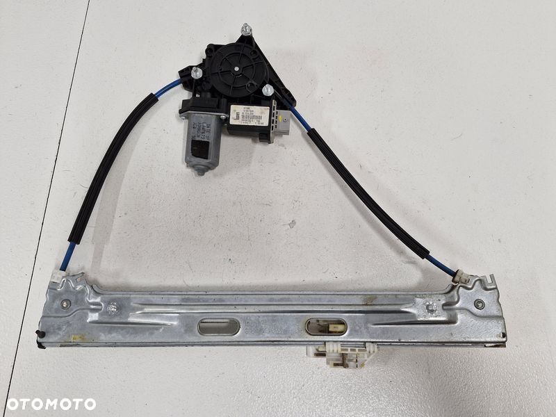 FIAT 500L PODNOŚNIK MECHANIZM SZYBY LEWY TYŁ 51957505 - 1