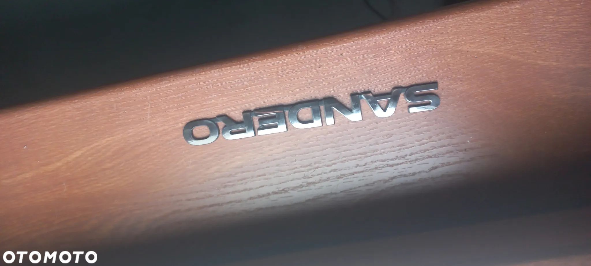 EMBLEMAT KLAPY TYŁ DACIA SANDERO II NAPIS - 1