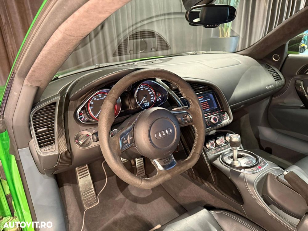 Audi R8 5.2 FSI Quattro R-Tronic - 17