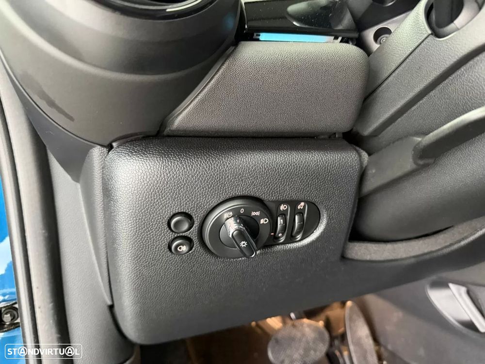 MINI 3 Portas Cooper SE Premium Essential - 27