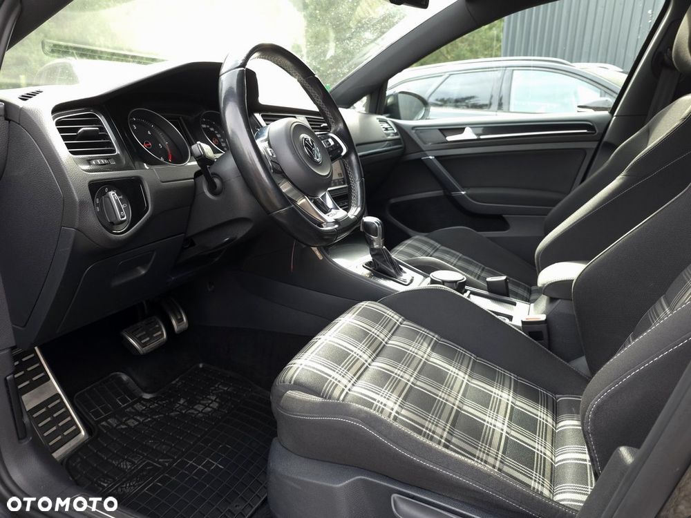 Volkswagen Golf - 15
