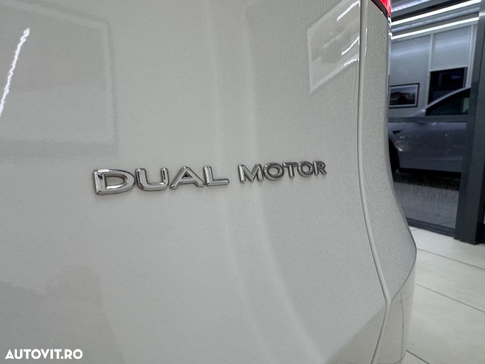 Tesla Model Y Long Range Dual Motor AWD - 16