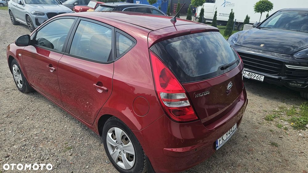 Hyundai i30 1.4 Base + - 6