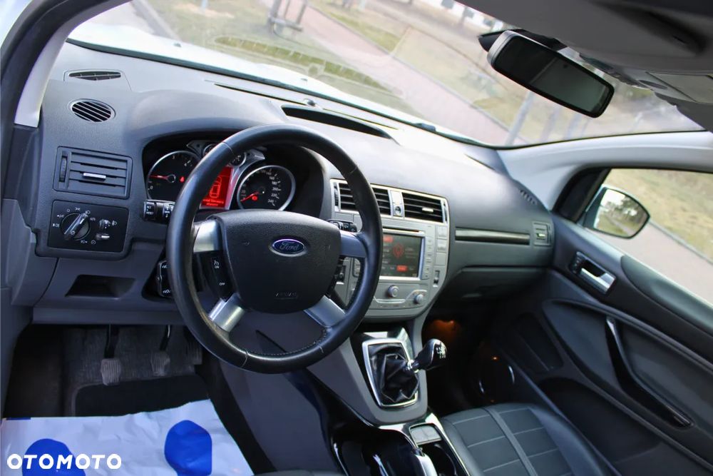 Ford Kuga 2.0 TDCi 2x4 Titanium - 17