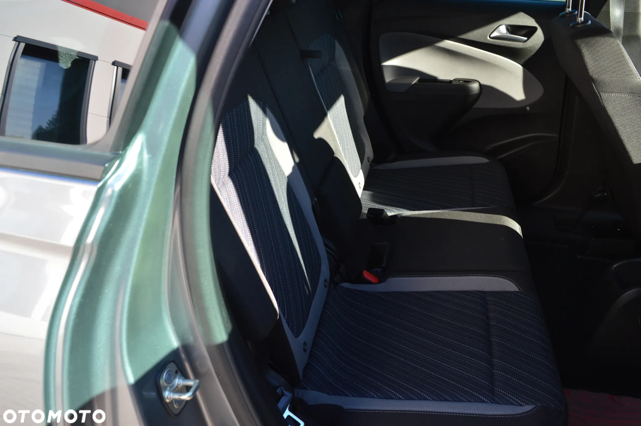 Opel Crossland X 1.2 T Design Line S&S - 16