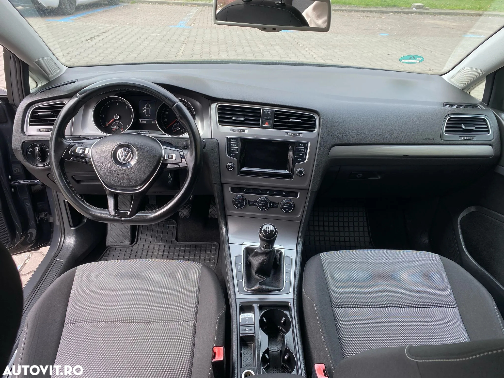 Volkswagen Golf Variant 1.6 TDI BlueMotion Technology Comfortline - 6