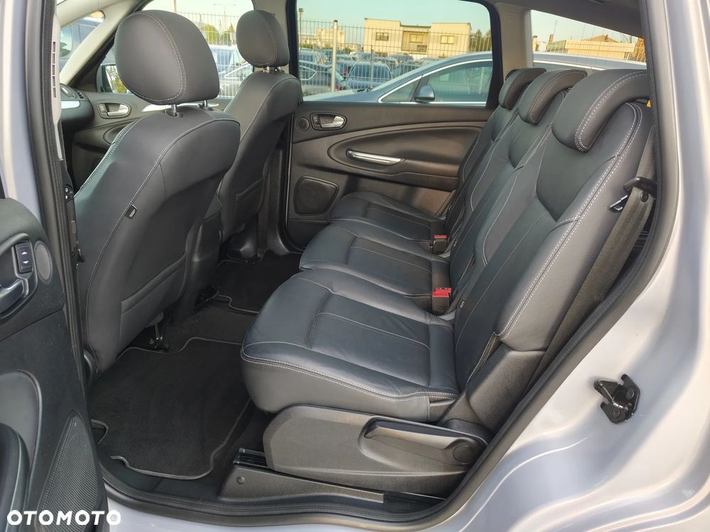 Ford S-Max - 16