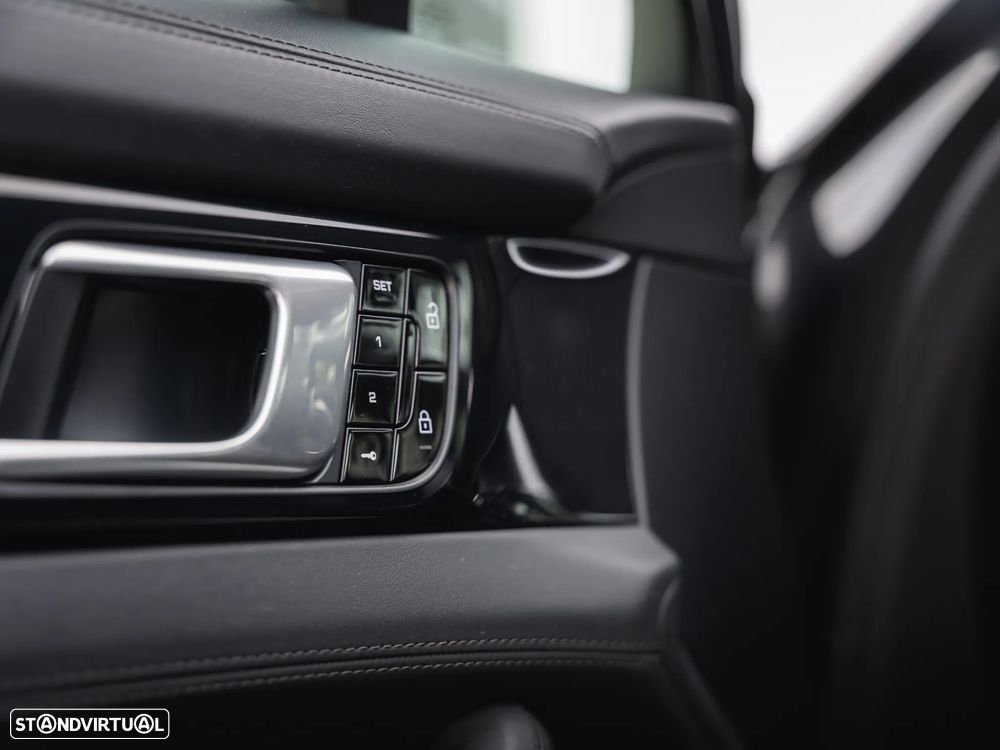 Porsche Panamera 4 E-Hybrid - 24
