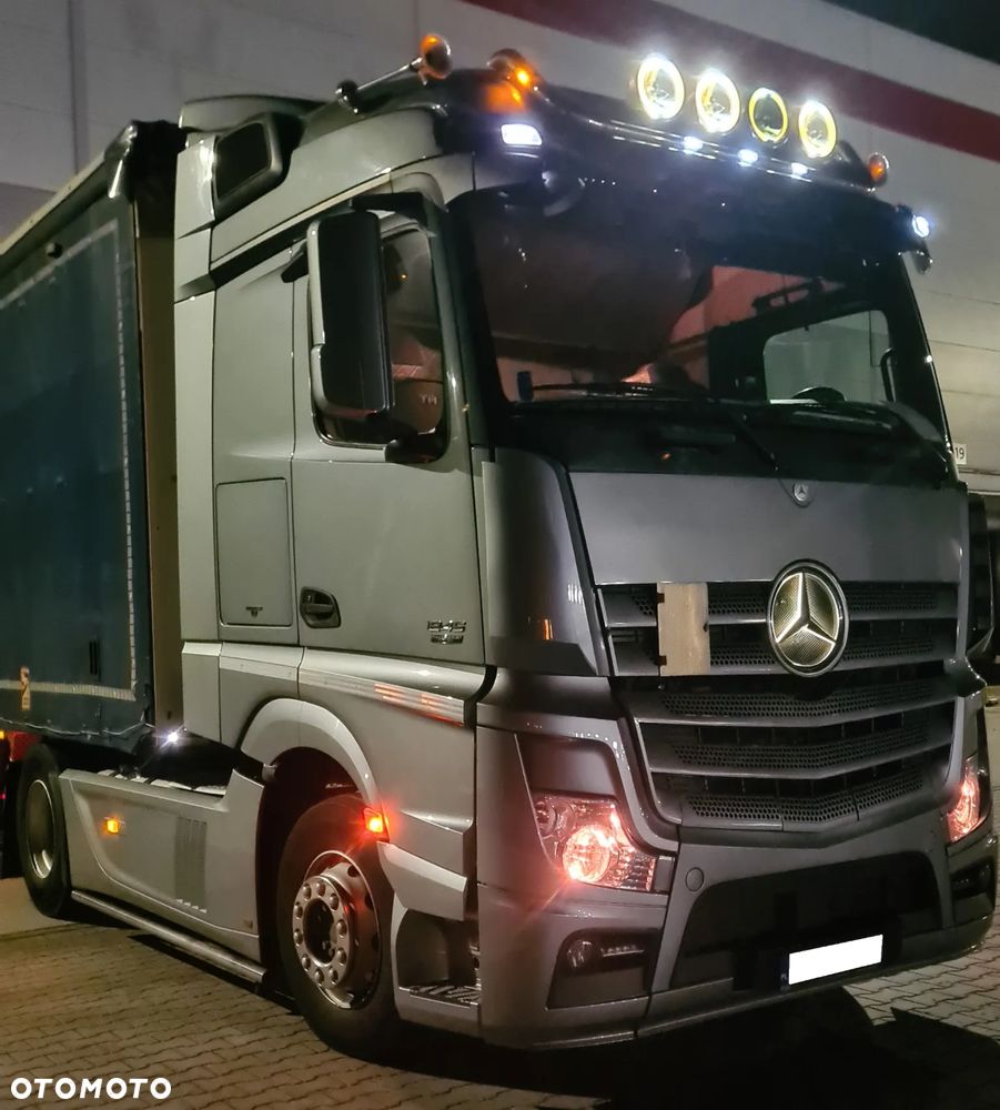 Mercedes-Benz Actros - 11