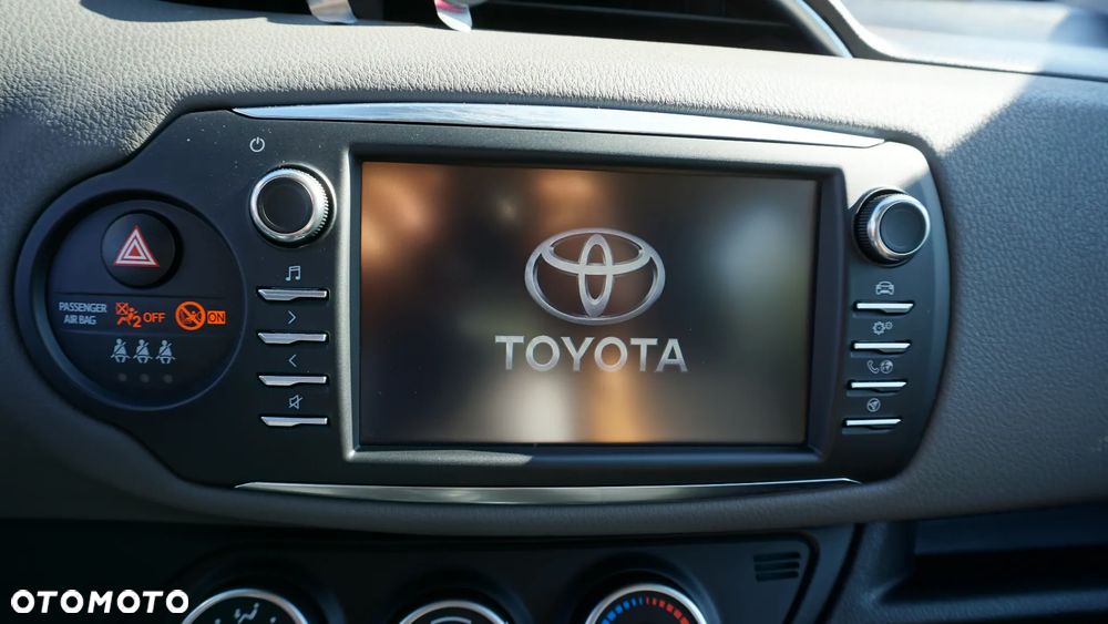 Toyota Yaris 1.5 Premium - 25