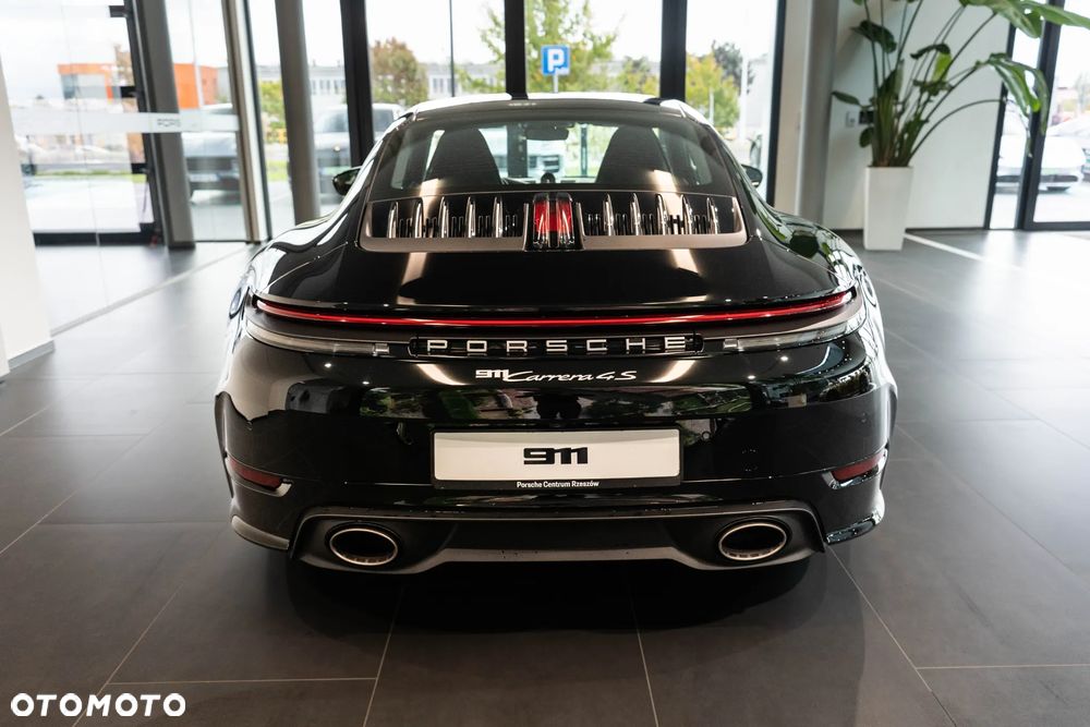 Porsche 911 Carrera 4S - 8
