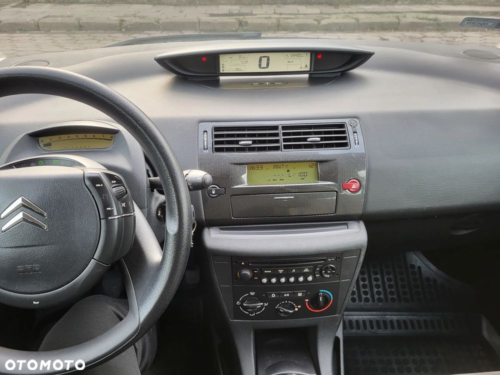Citroën C4 1.4 16V Advance - 9