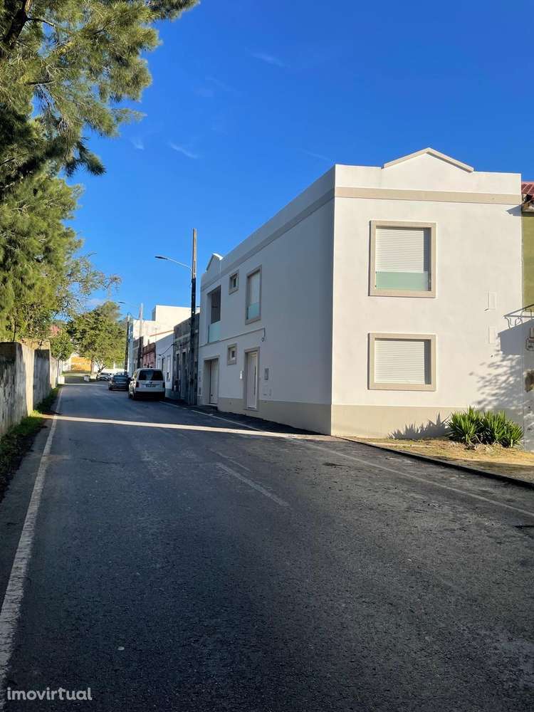 Moradia T3 Geminada - Estradas das Machadas - Totalmente Renovada - Grande imagem: 2/26