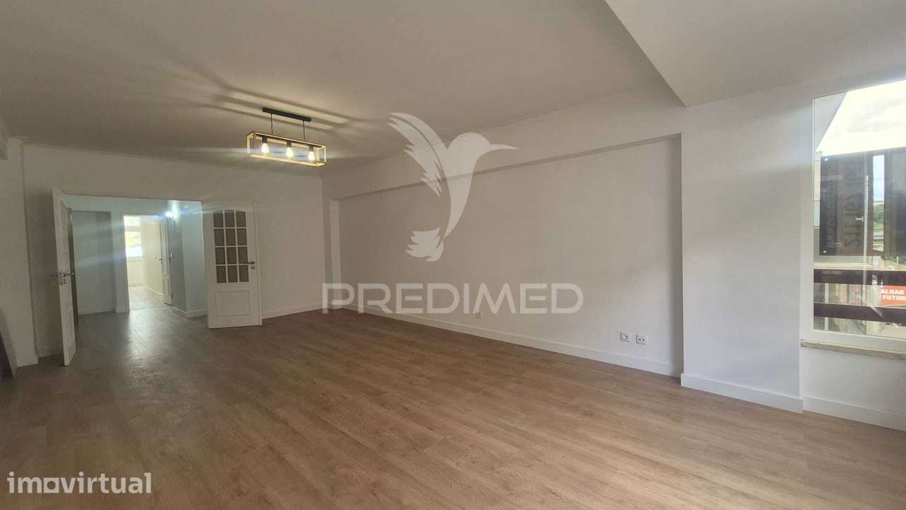 Apartamento T3 totalmente remodelado, situado na prestigiada Estrad... - Grande imagem: 4/27