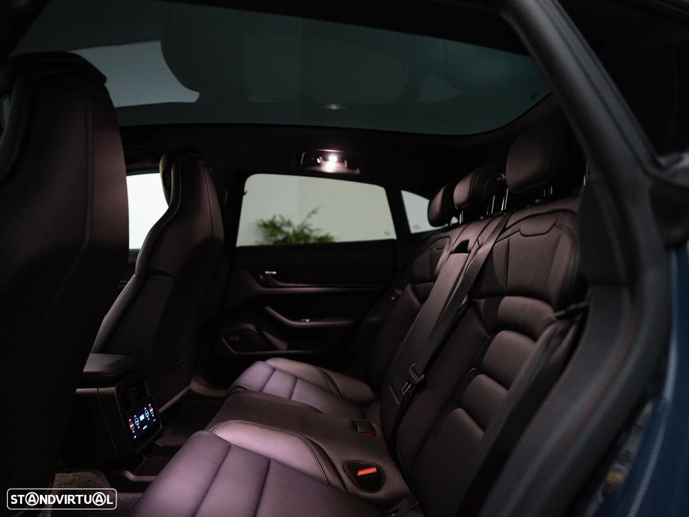 Porsche Taycan Sport Turismo 4S Black Edition - 36