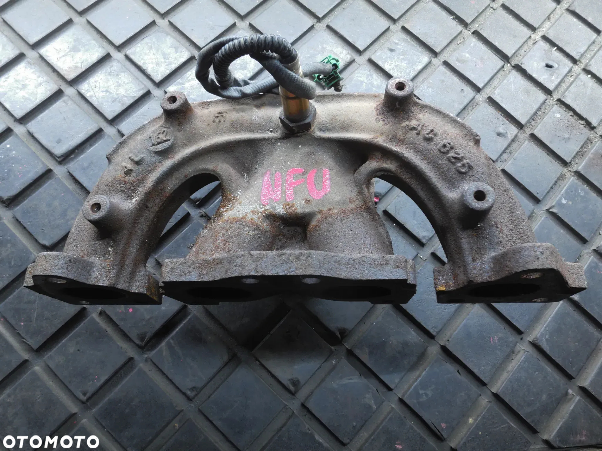 KOLEKTOR WYDECHOWY 1.6 16V NFU CITROEN PEUGEOT POSIADAM 2SZT - 3