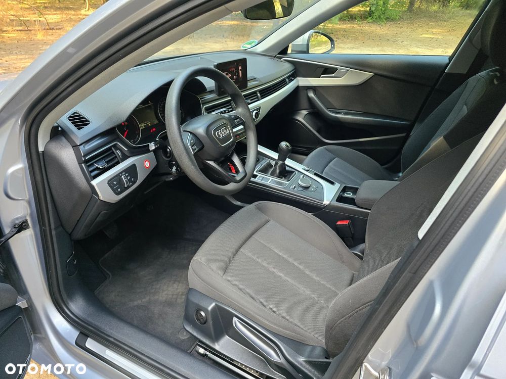 Audi A4 Avant 40 TFSI - 28