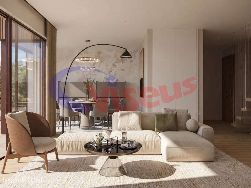 Moradia T4 com Salão e Piscina Junto Praia Canidelo
