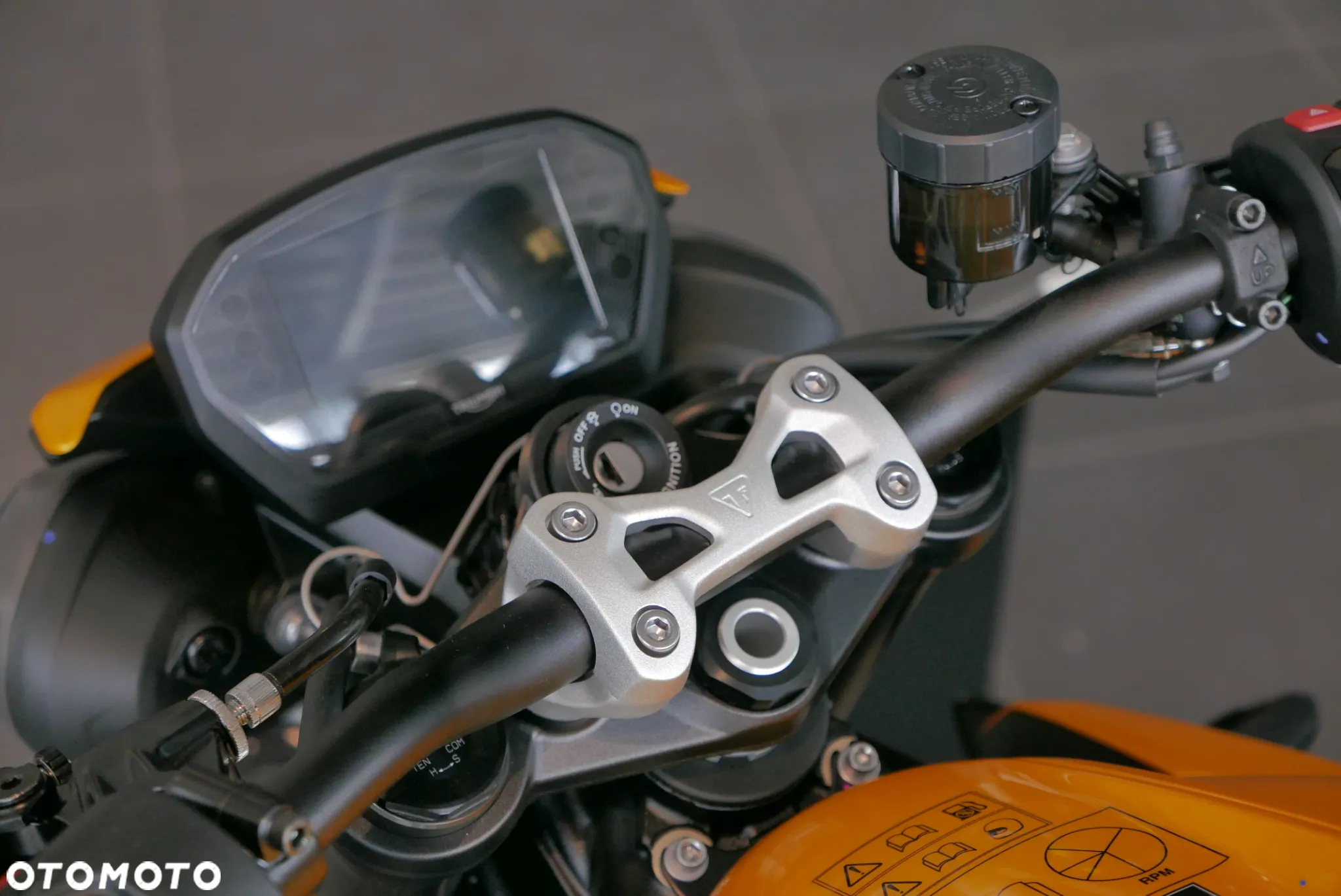 Triumph Street Triple - 18
