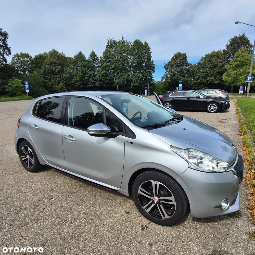 Peugeot 208 - 10