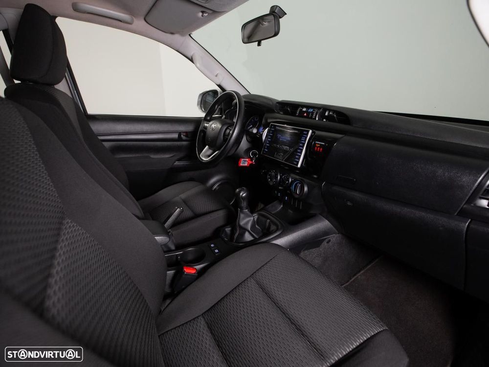 Toyota Hilux 2.4 D-4D 4WD CD 5Lugares c/iva - 9