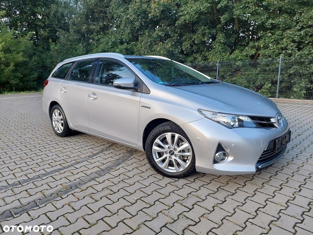 Toyota Auris 1.8 HSD Sol - 1