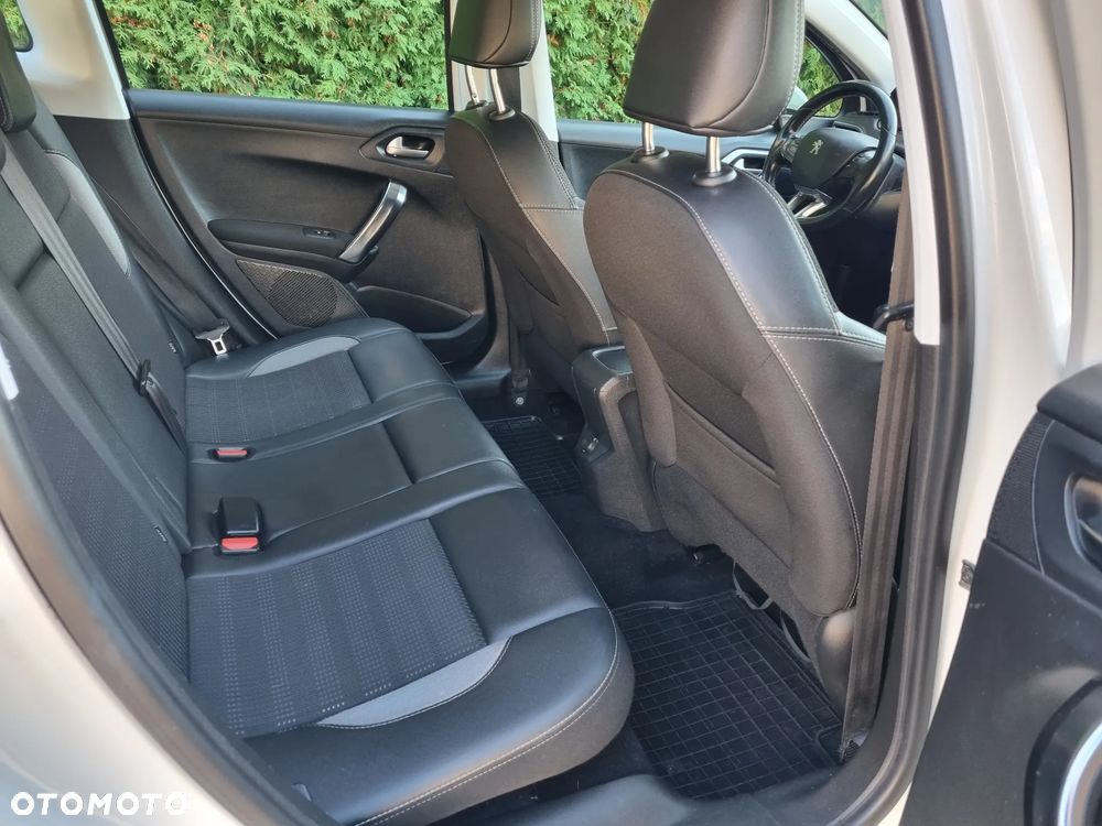 Peugeot 2008 1.2 Pure Tech Allure S&S - 7