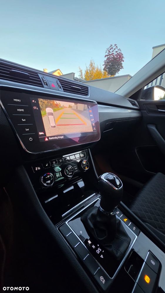 Skoda Superb 2.0 TDI DSG Premium Edition - 17