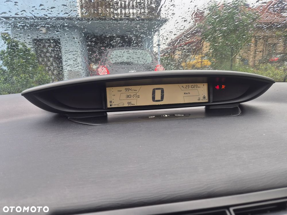 Citroën C4 1.6 16V Confort - 6