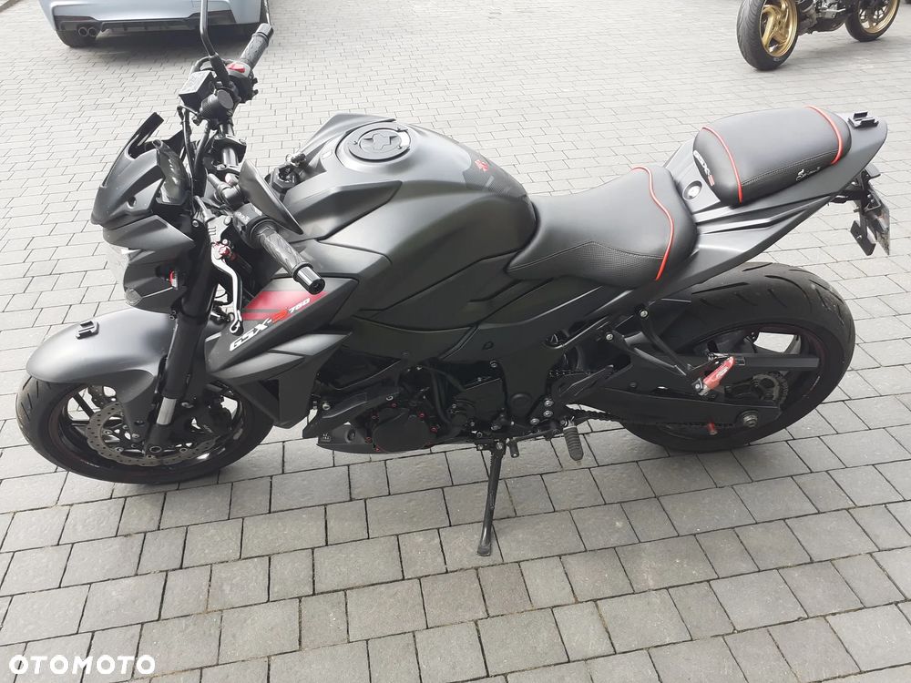 Suzuki GSX - 22