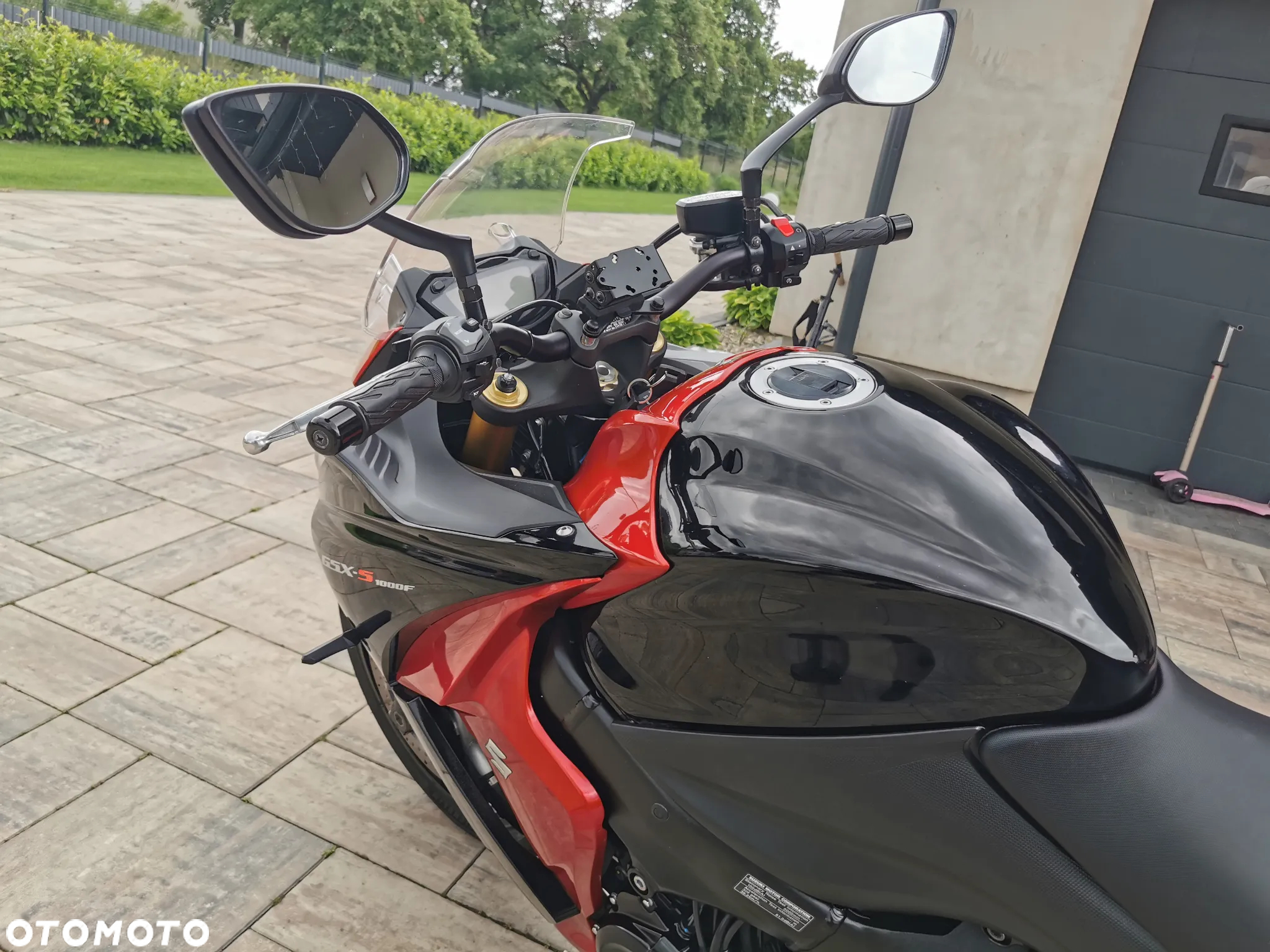 Suzuki GSX - 9