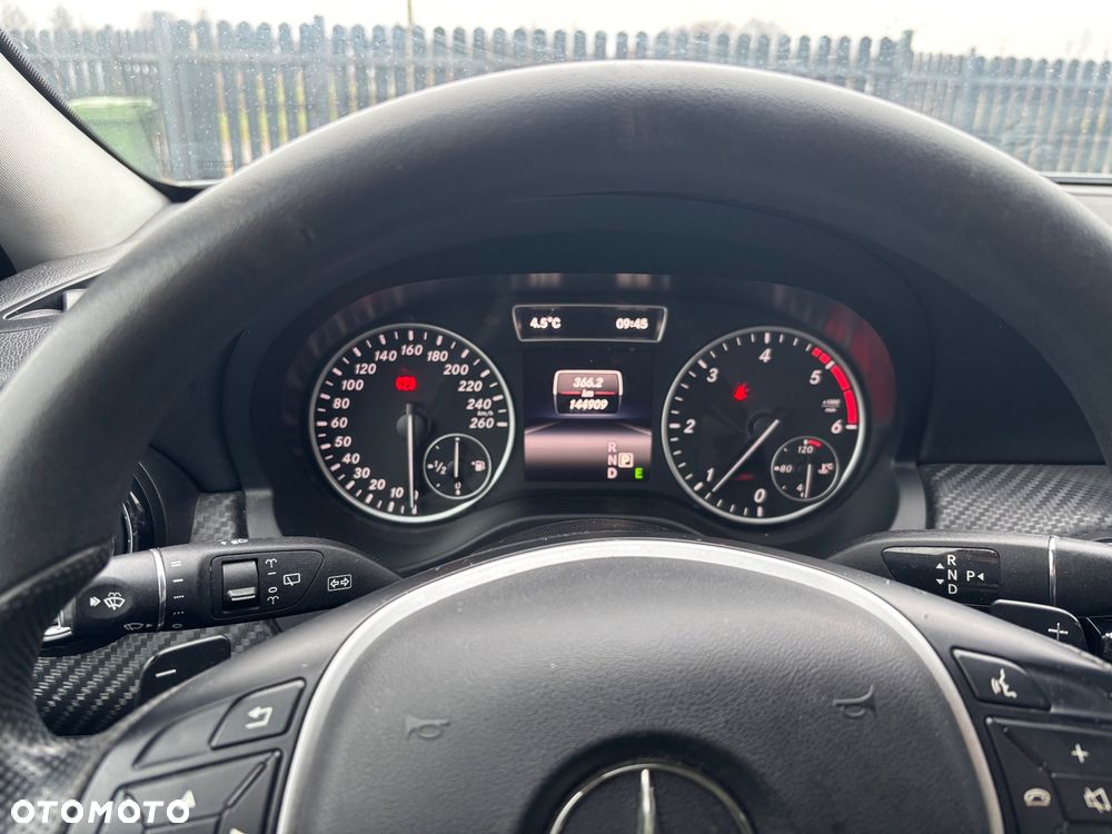 Mercedes-Benz GLA - 16