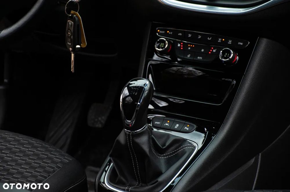 Opel Astra 1.4 Turbo Innovation - 22