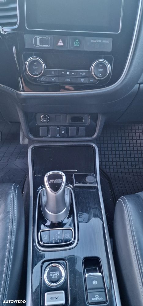 Mitsubishi Outlander 2.0 4WD Plus - 8