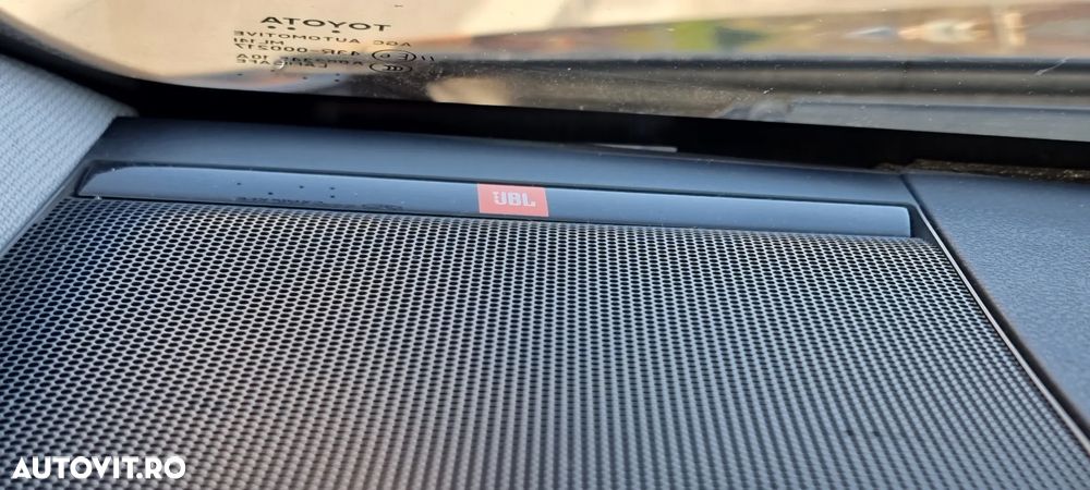 Toyota Prius Hybrid - 11