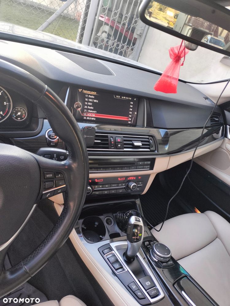 BMW Seria 5 520d xDrive - 23