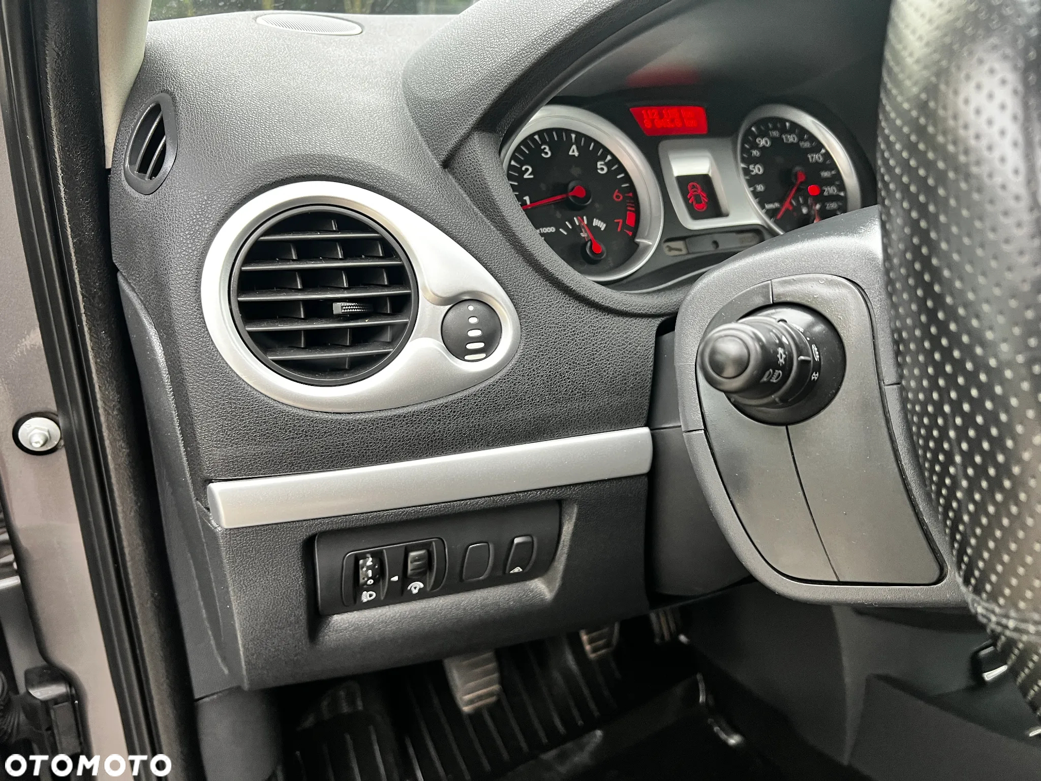 Renault Clio 1.2 16V 75 Dynamique - 18