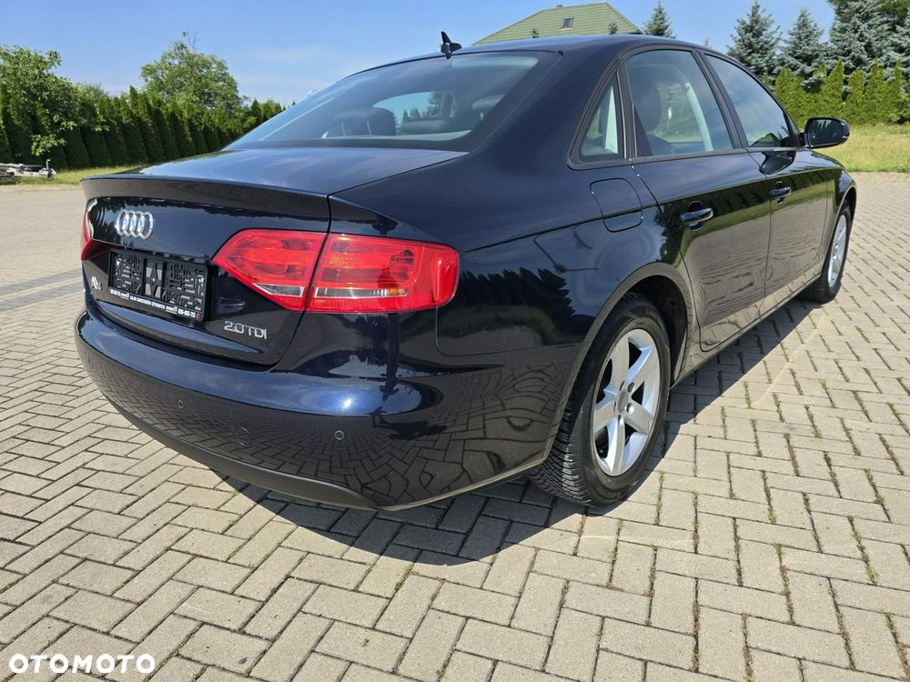 Audi A4 Limousine - 8