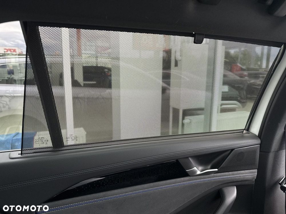 Volkswagen Passat Variant 2.0 TDI SCR 4Mot R-Line DSG - 36