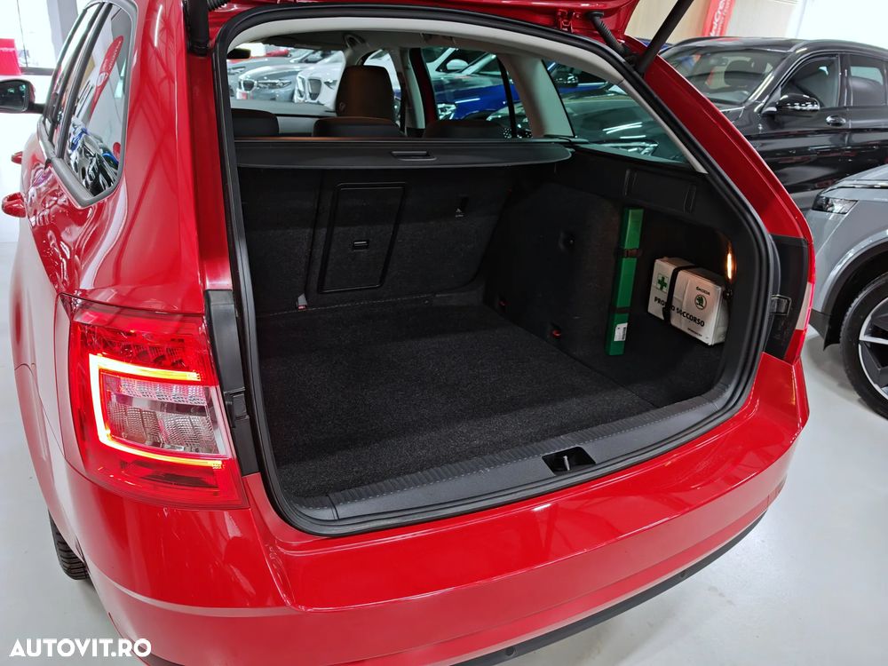 Skoda Octavia 1.6 TDI DSG Style - 32