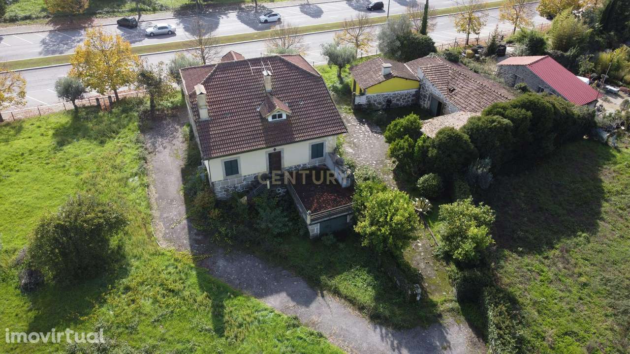 Terreno Urbanizável com moradia e anexos junto ao Hospital distrital d - Grande imagem: 4/15