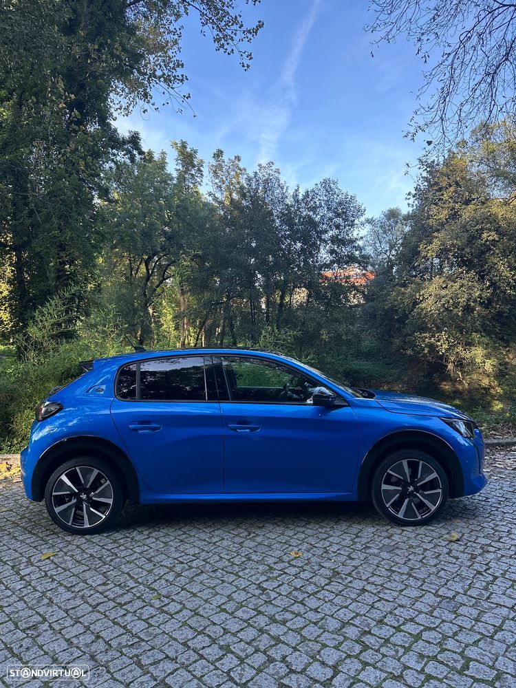 Peugeot e-208 GT - 15
