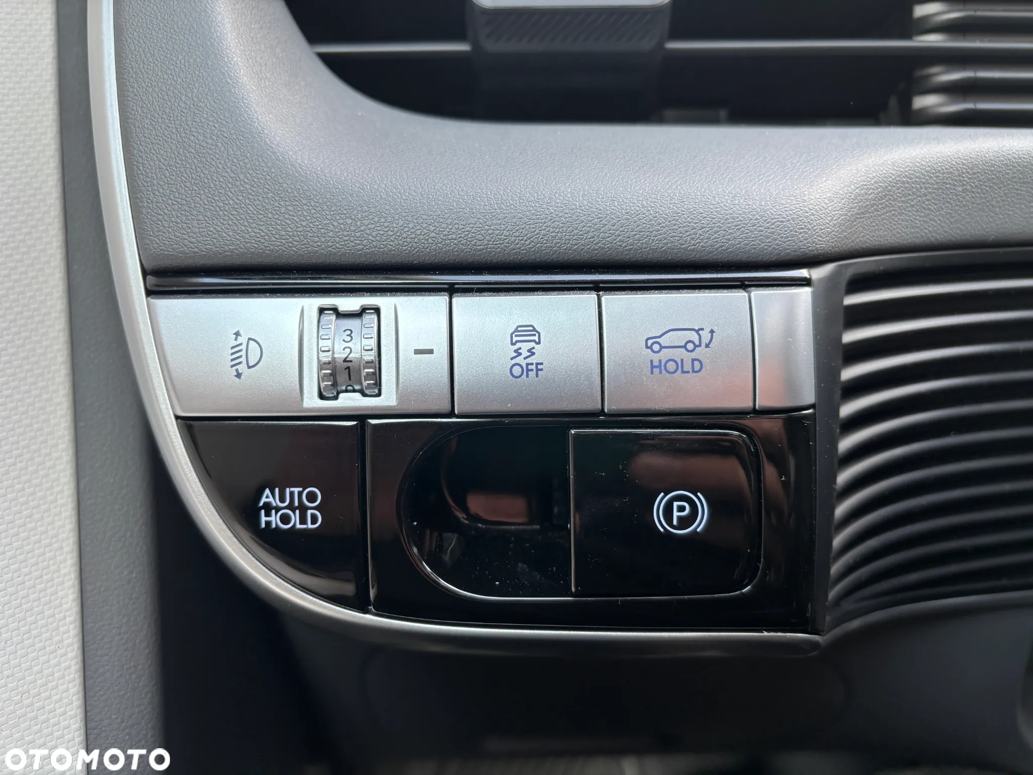Hyundai IONIQ - 12