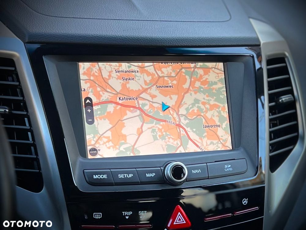SsangYong/KGM Tivoli e-XGi 160 2WD Black+White - 8