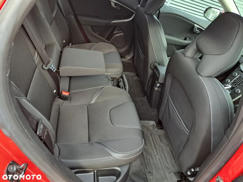 Volvo V40 D3 Momentum - 12