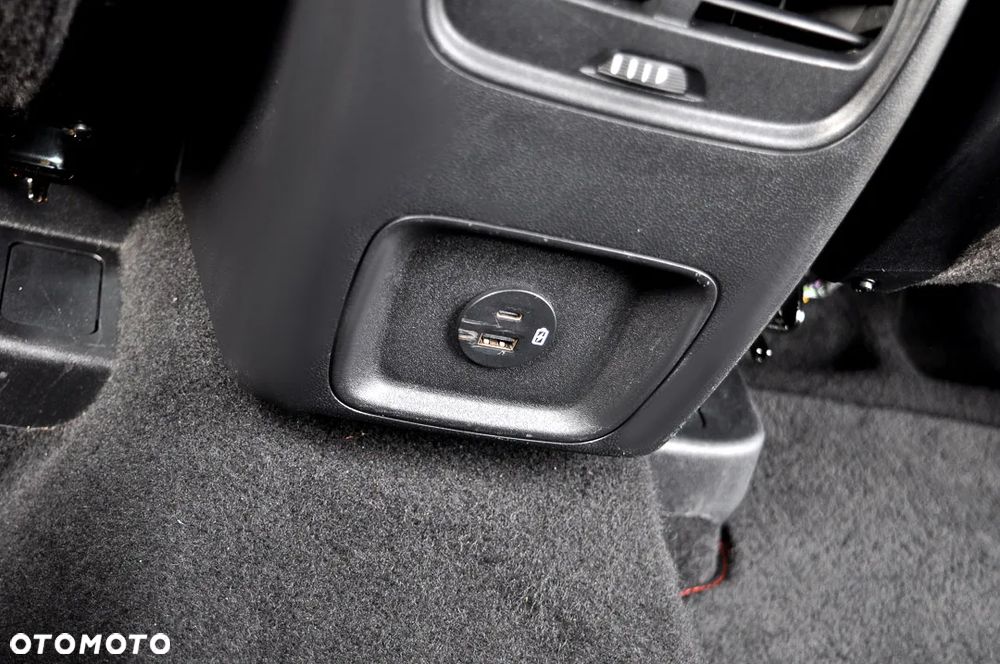 Ford Kuga 2.0 EcoBlue AWD ST-Line X - 28